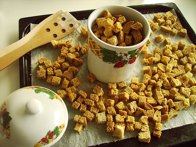 Can dogs eat croutons?